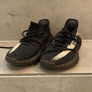 Black YEEZY men’s 6